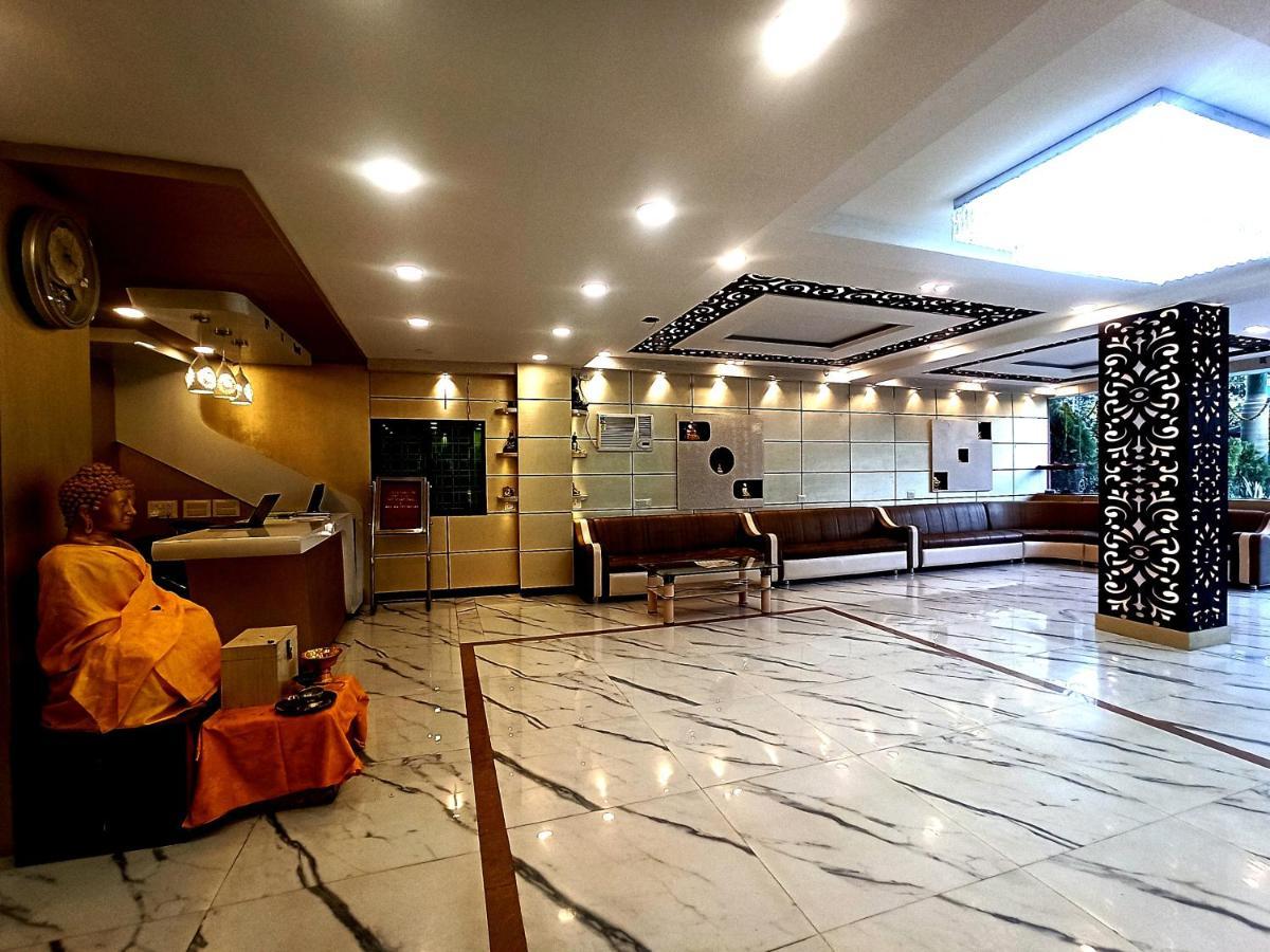Hotel Om International Bodh Gaya Eksteriør billede