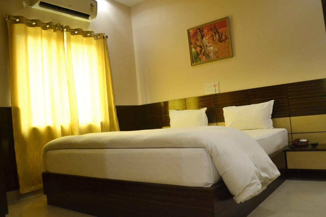 Hotel Om International Bodh Gaya Eksteriør billede