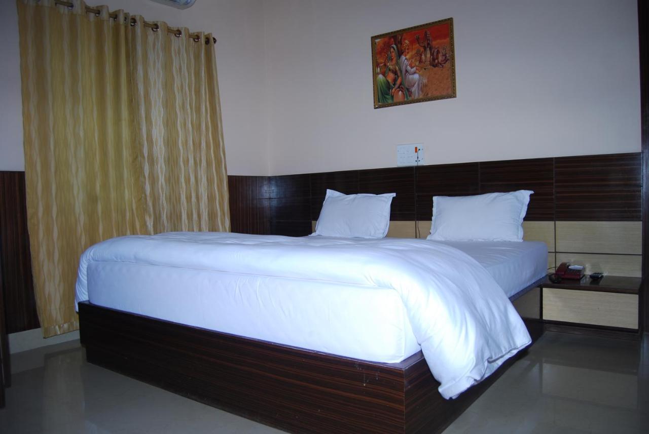 Hotel Om International Bodh Gaya Eksteriør billede