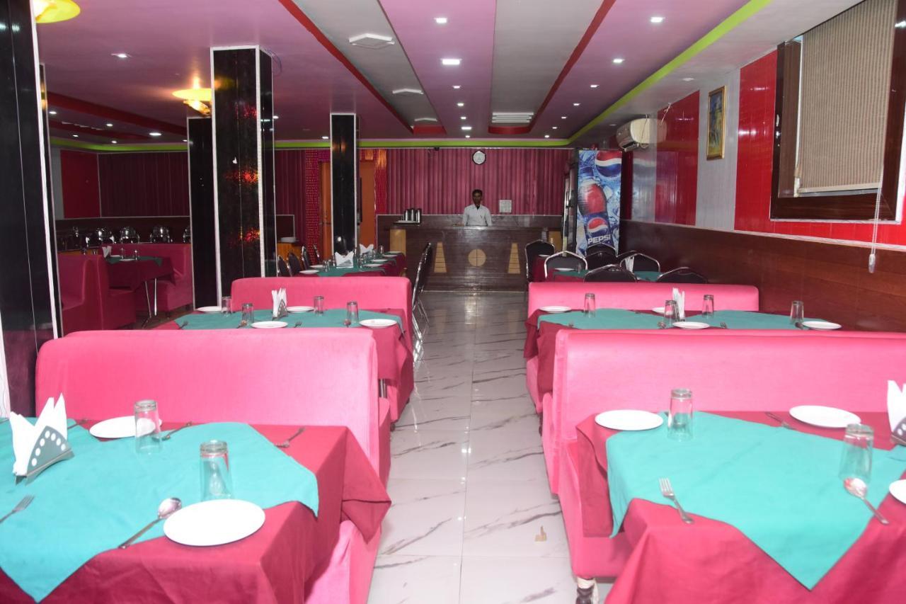 Hotel Om International Bodh Gaya Eksteriør billede