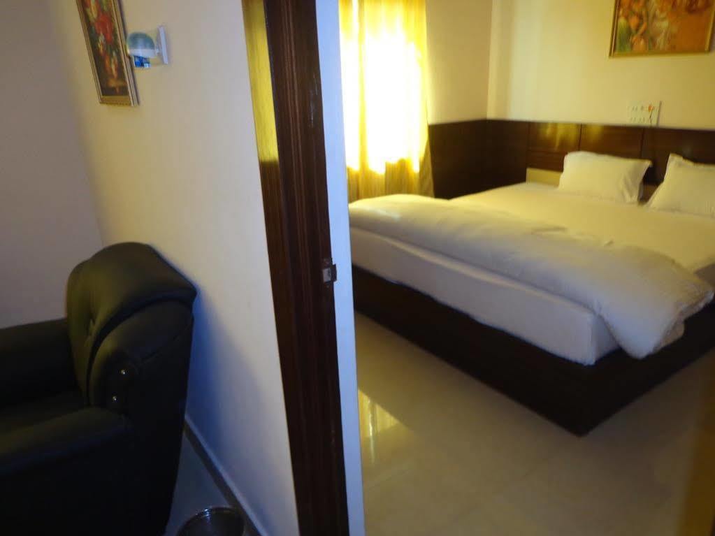 Hotel Om International Bodh Gaya Eksteriør billede